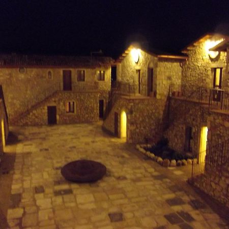 צ'לנו Hotel Il Feudo Dei Pierleoni מראה חיצוני תמונה