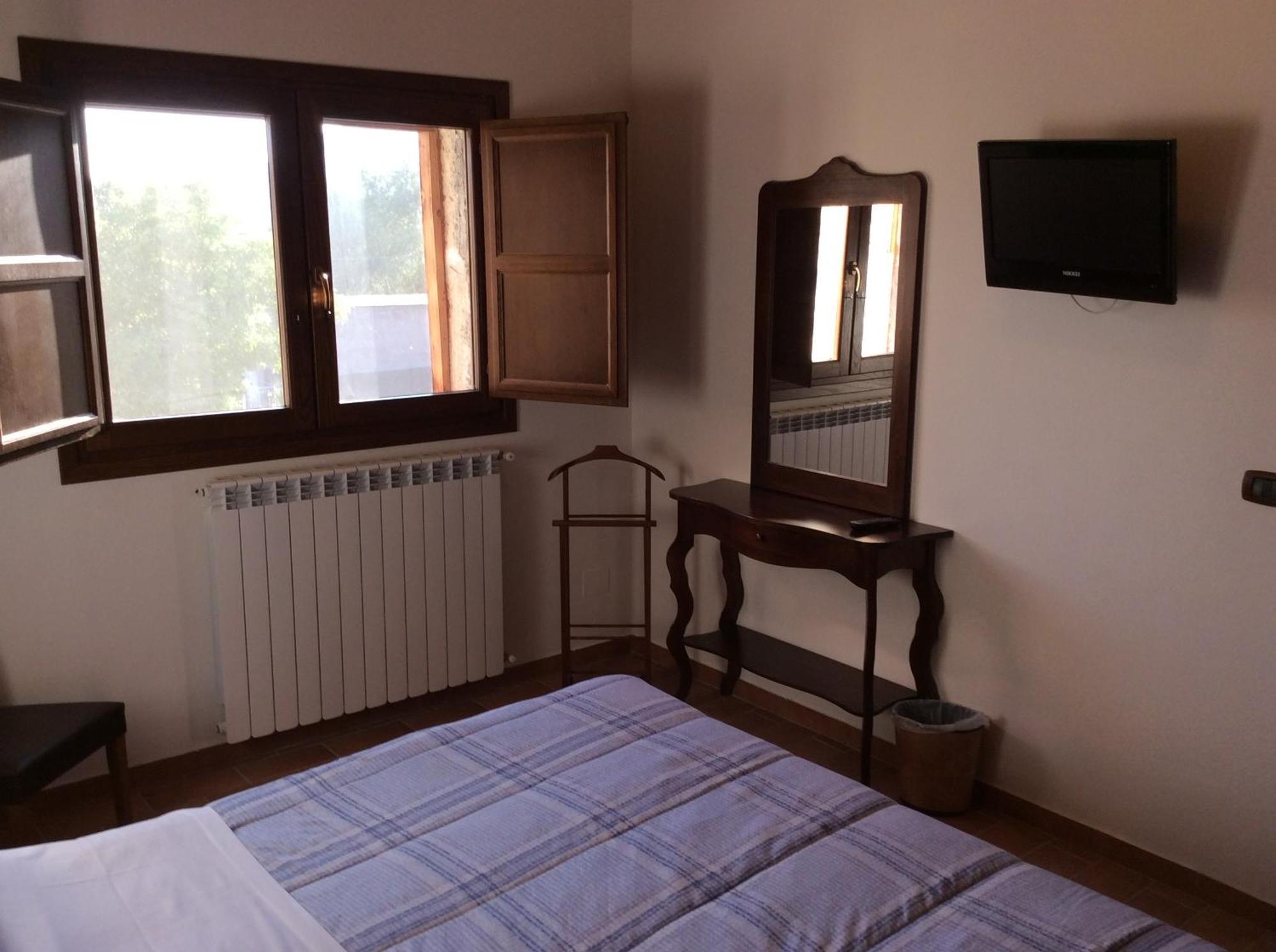 צ'לנו Hotel Il Feudo Dei Pierleoni חדר תמונה